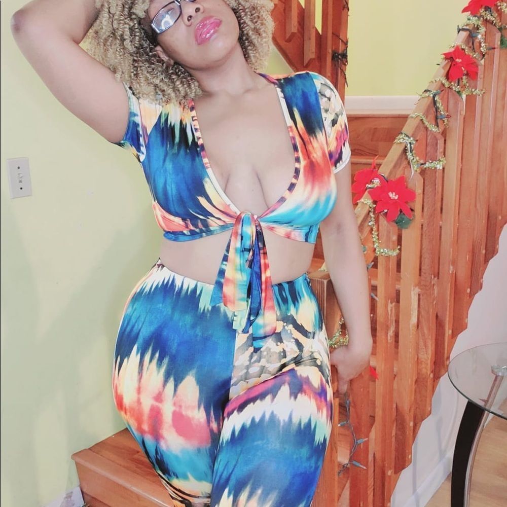 Multicolored Pants & Cropped Top Set - Picture 4 of 6